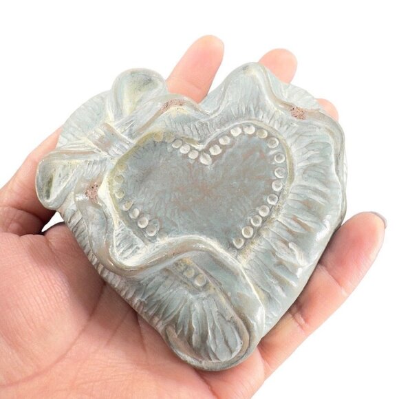 Isabel Bloom Heart Paperweight Figurine W Wooden Stand Heart With A Bow Vintage - Picture 10 of 14